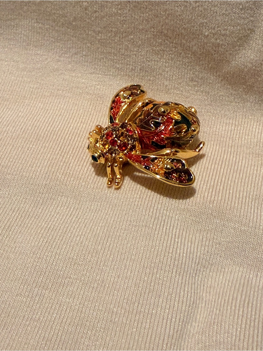 Vintage COMPLETE SET Joan Rivers Four Seasons Bee Brooches - Picture 7 of 8